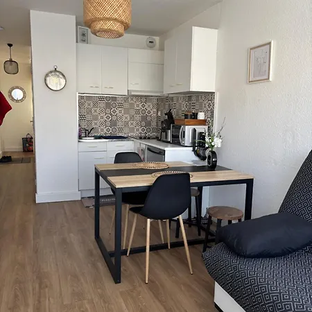 T2 - 100m De La Apartment